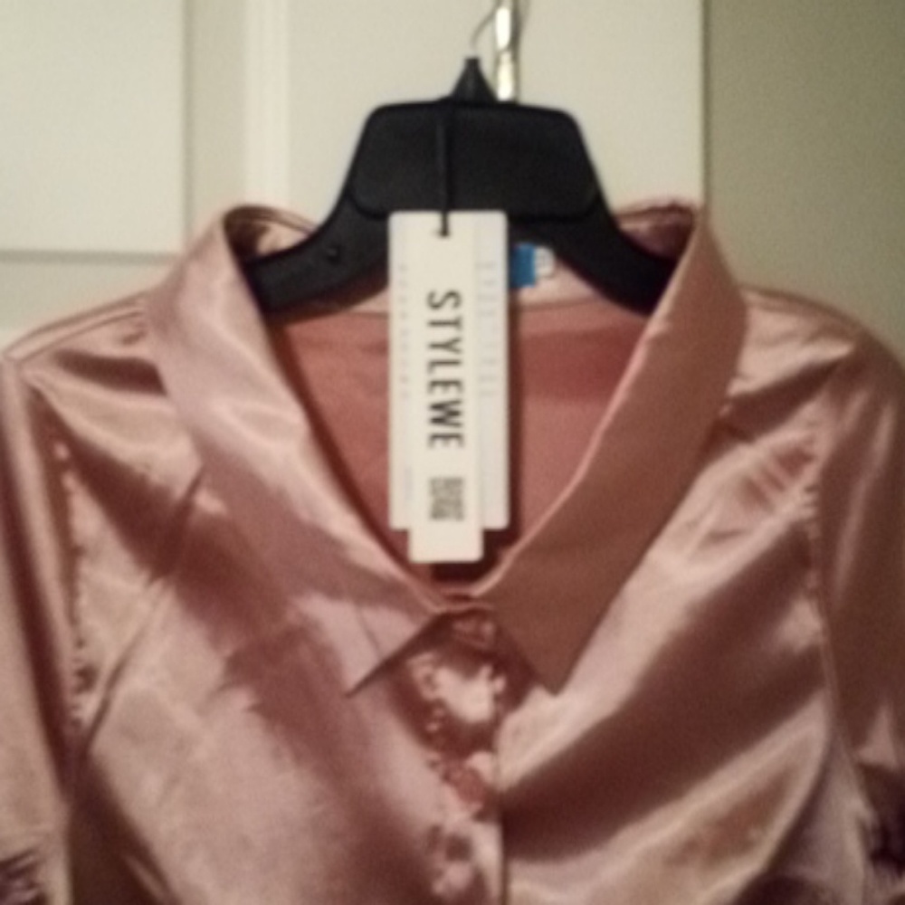 Faux silk super pretty ligt pink short cuffed